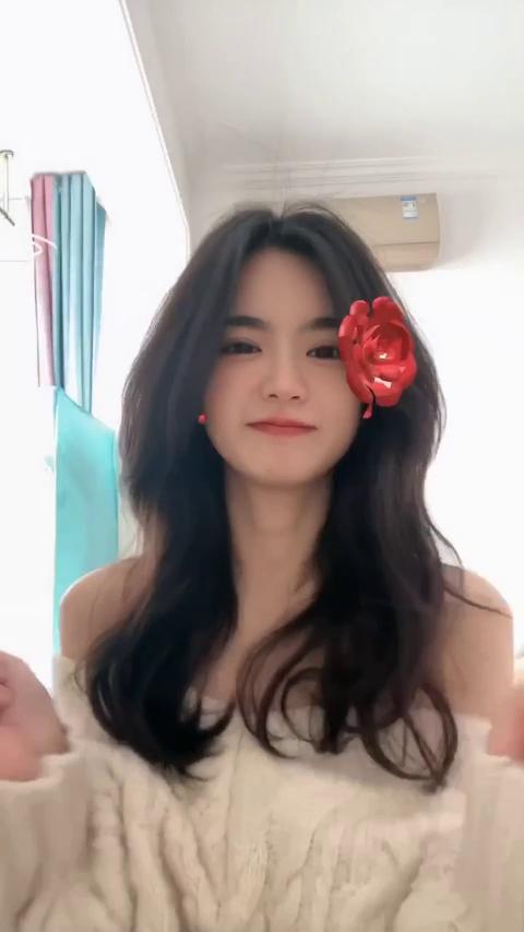 高颜值极品大学生女神，被富二代玩弄到高潮痉挛淫叫不断，妹子简直就是淫荡小母狗